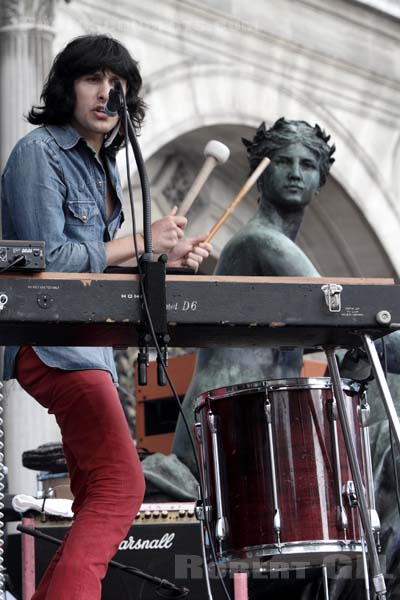 GUSH - 2010-08-06 - PARIS - Parvis de l'Hotel de Ville - 